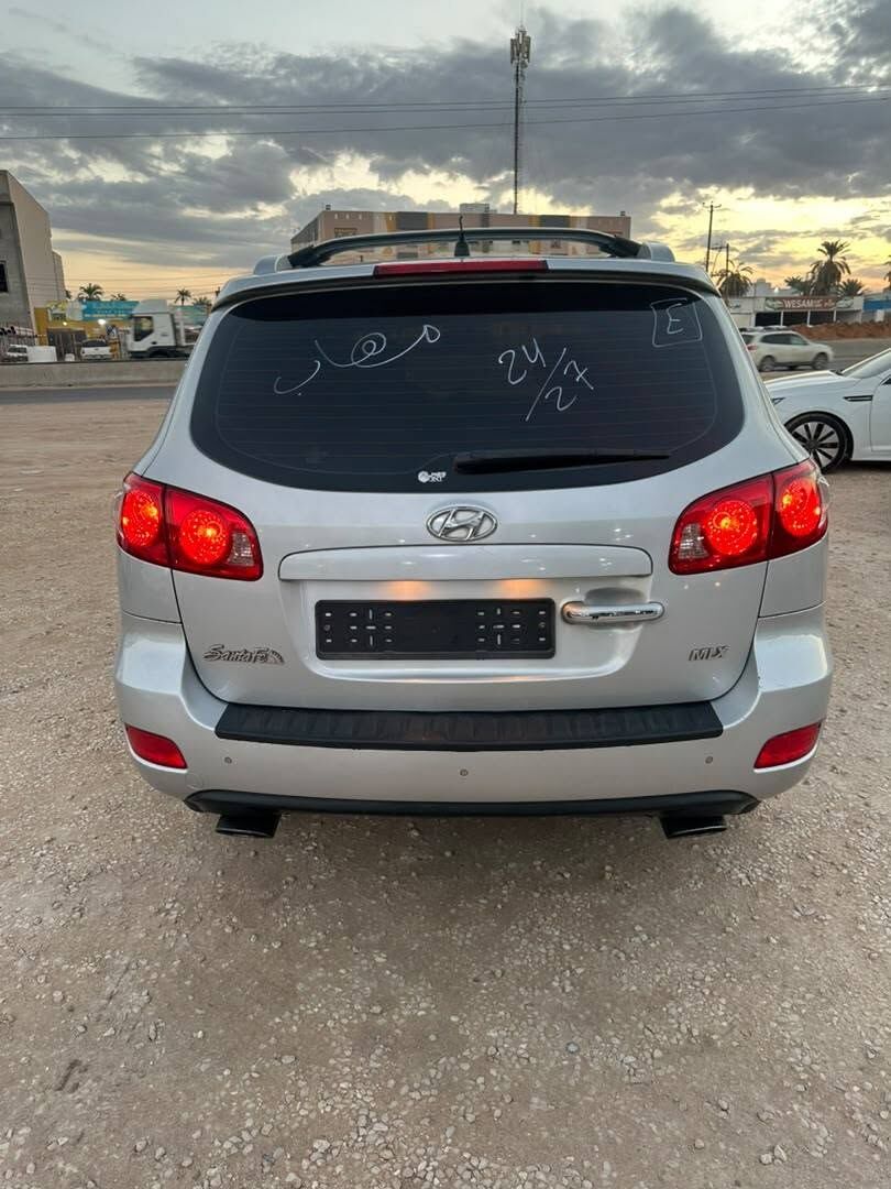 مركبة SUV واردة بدفع رباعي