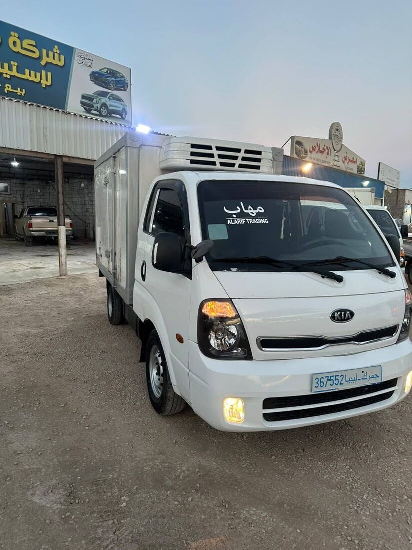 شاحنة مبردة لنقل المواد الغذائية